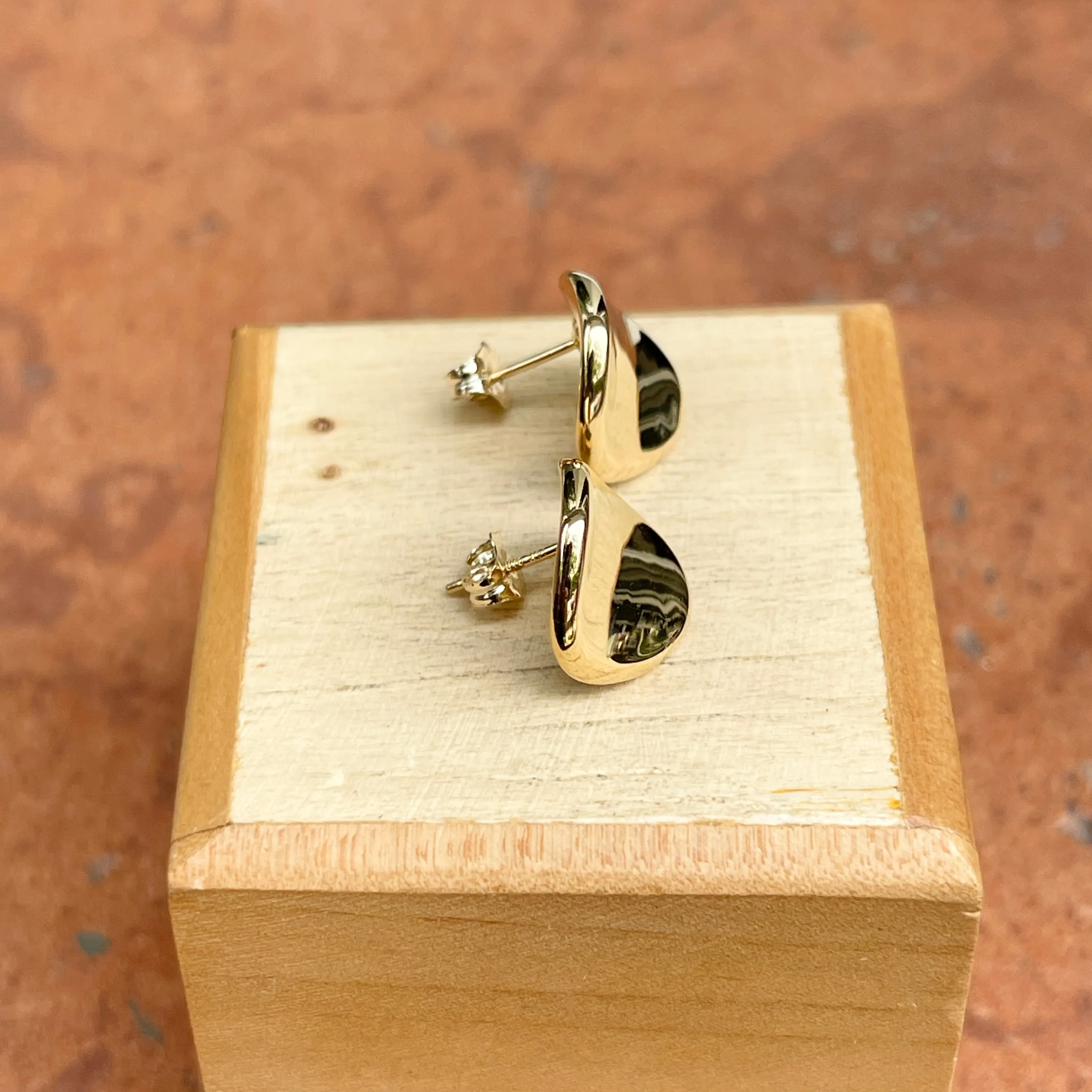 14KT Yellow Gold Round Concave Button Disc Earrings