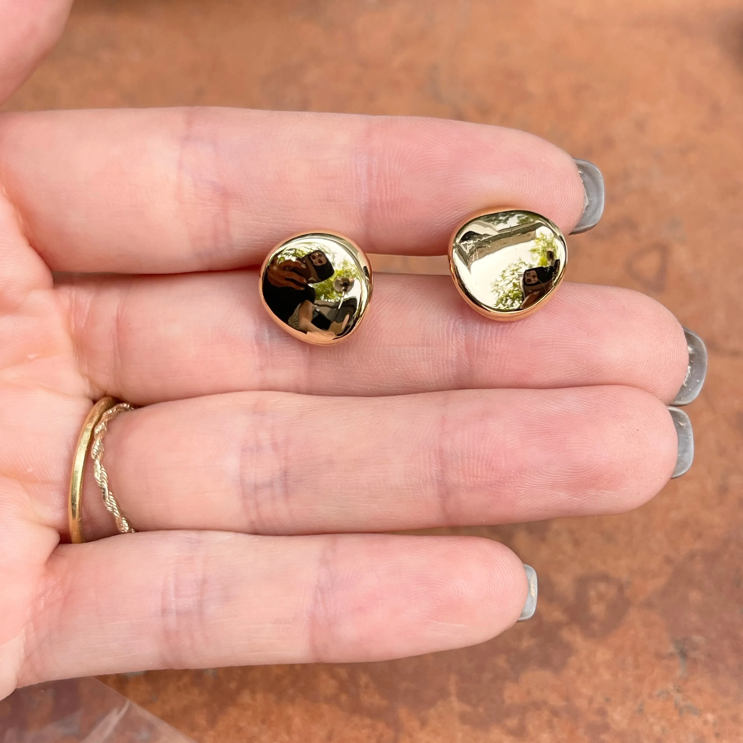 14KT Yellow Gold Round Concave Button Disc Earrings