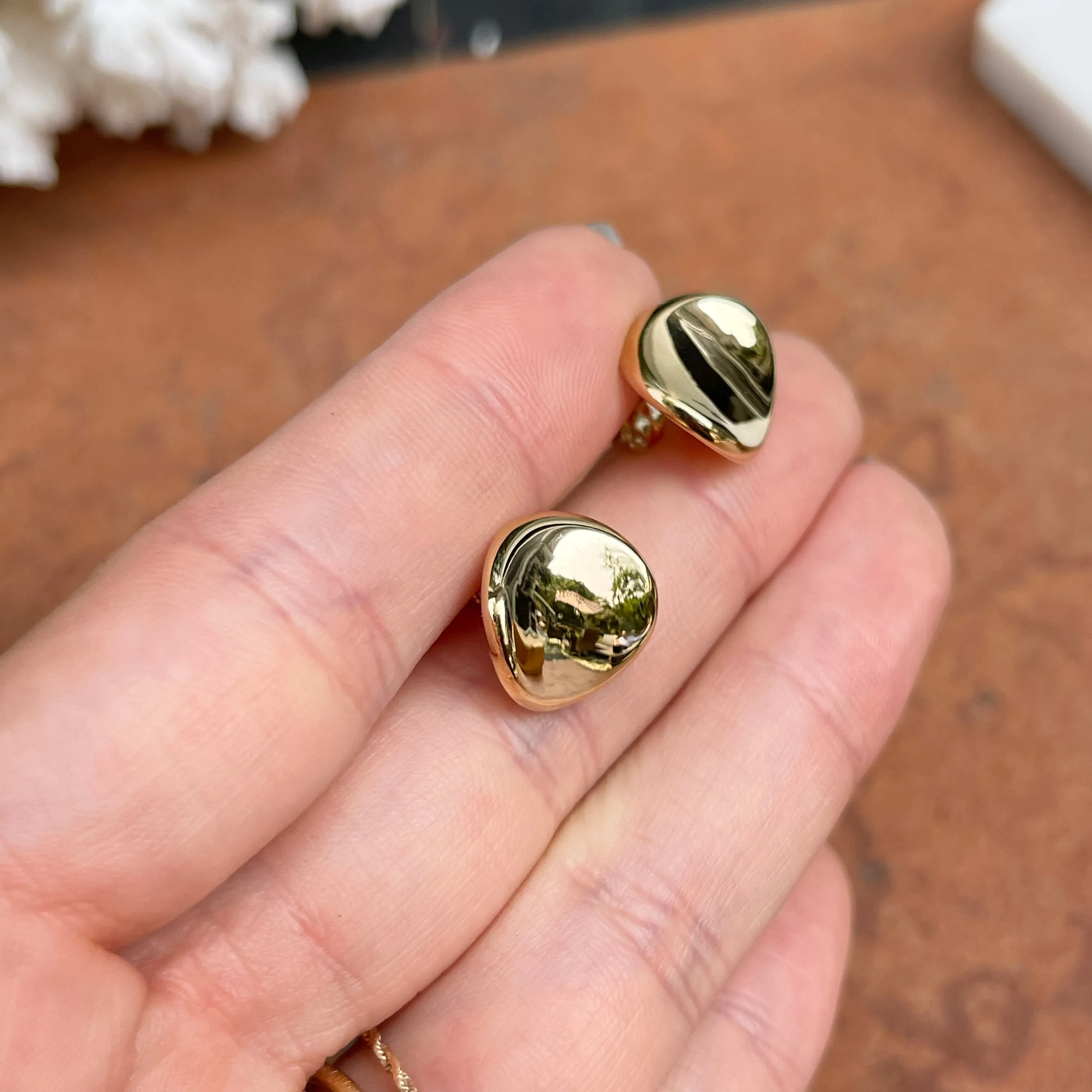 14KT Yellow Gold Round Concave Button Disc Earrings