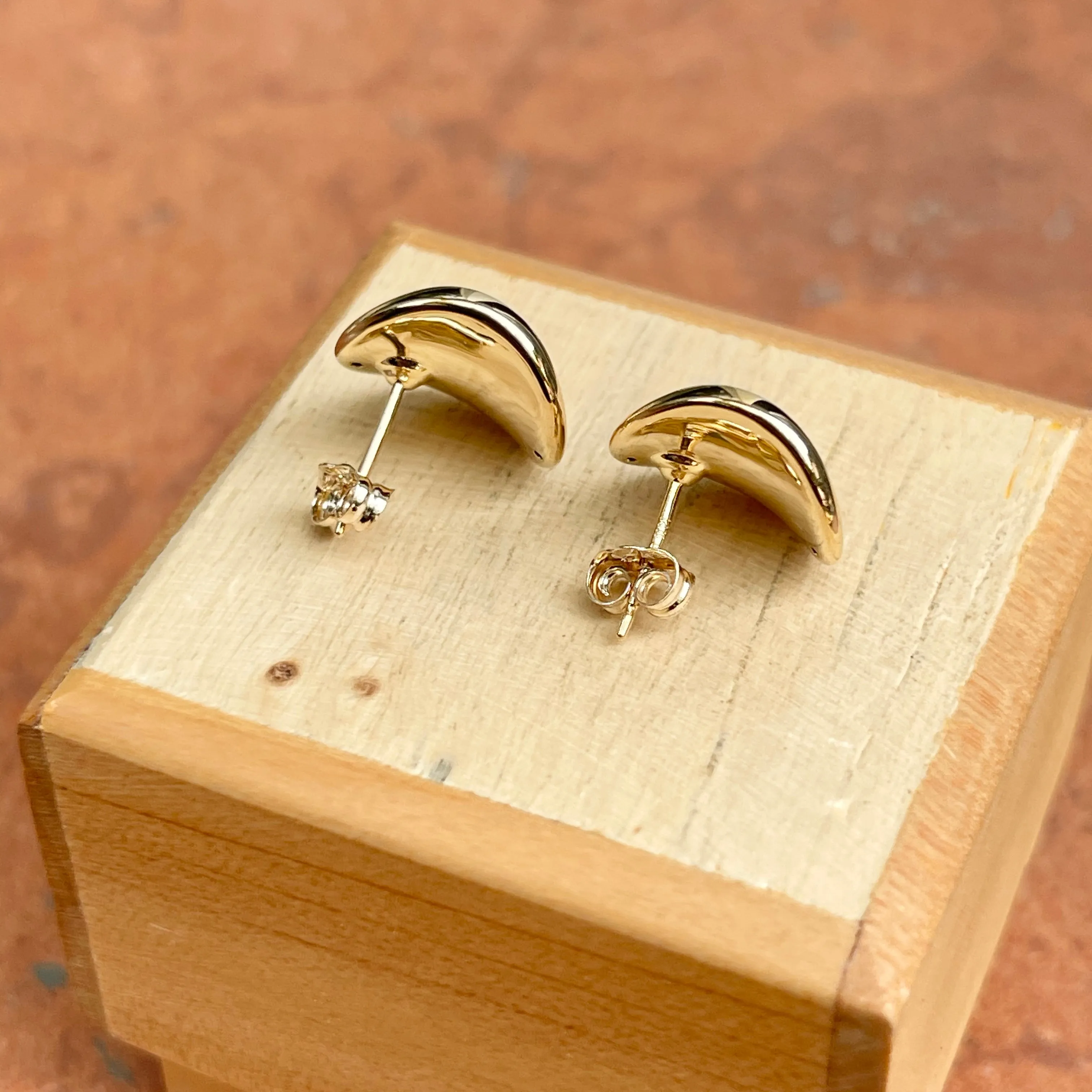 14KT Yellow Gold Round Concave Button Disc Earrings