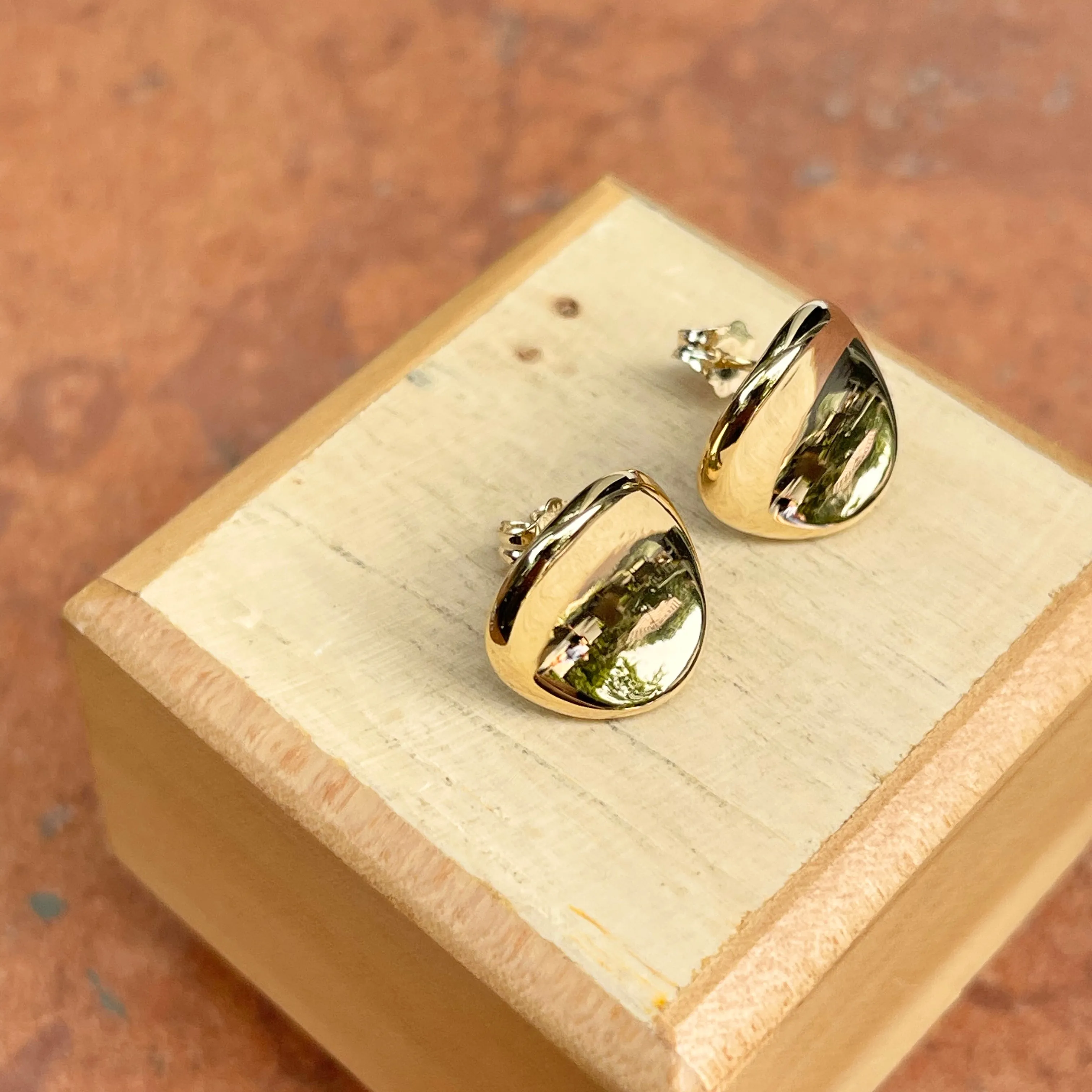 14KT Yellow Gold Round Concave Button Disc Earrings
