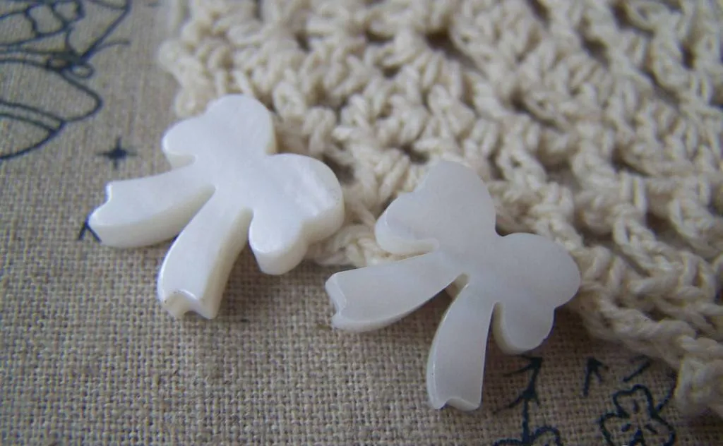 4 pcs Mother of Pearl Shell Bow Tie Beads 14x16mm A4601