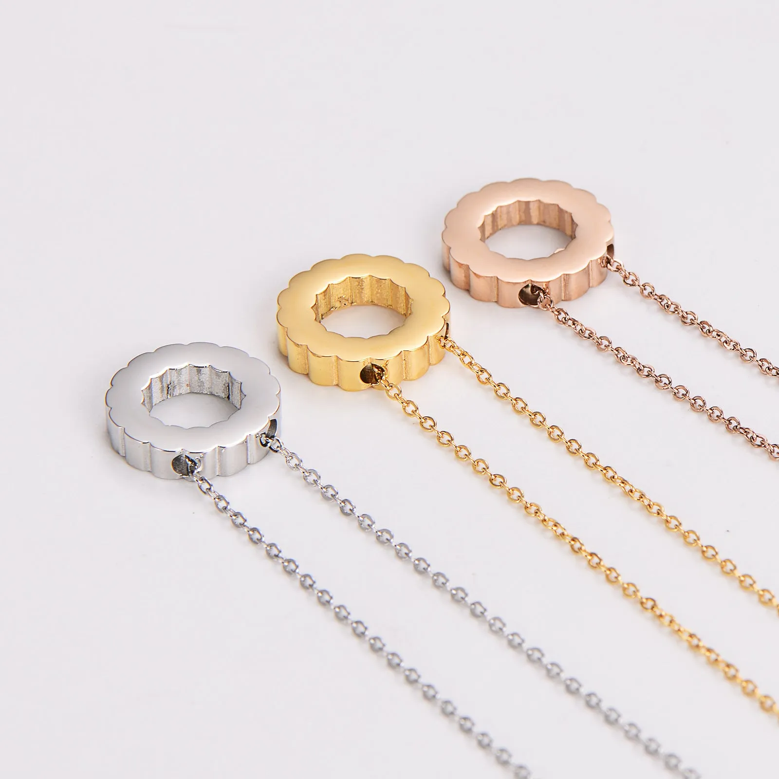 Elegant Circle Stainless Steel Electroplating Necklaces