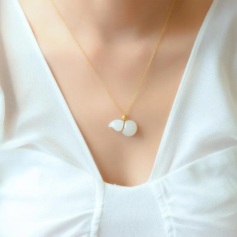 New simple natural Hetian jade gourd pendant