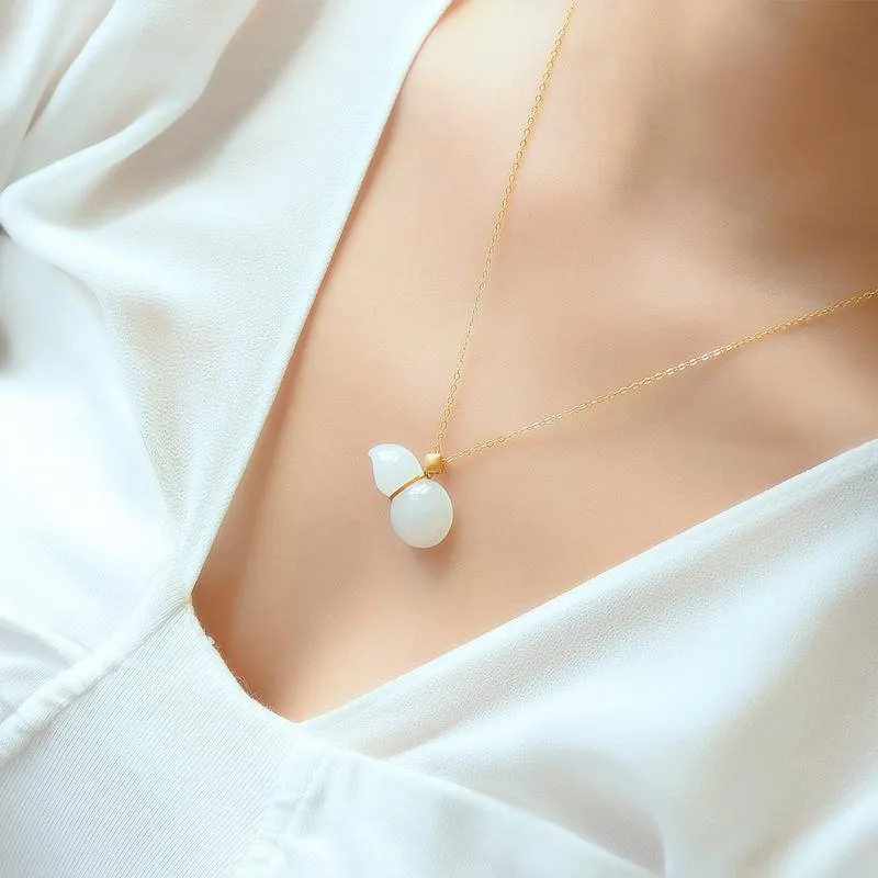 New simple natural Hetian jade gourd pendant