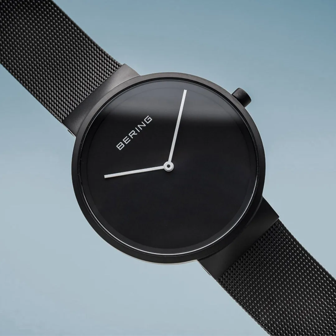 Unisex Classic Watch with Milanese Band in Solid Black